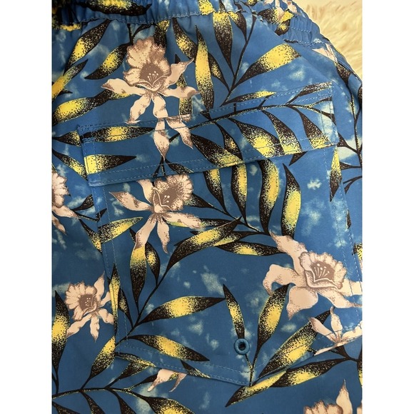 Men's Volcom Size X-large Swim trunks. NWT. Blue tropical floral theme. Hawaiian - Picture 15 of 16